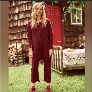 The Great. The Pointelle Sleeper Jumpsuit in Maroon Size 1/S